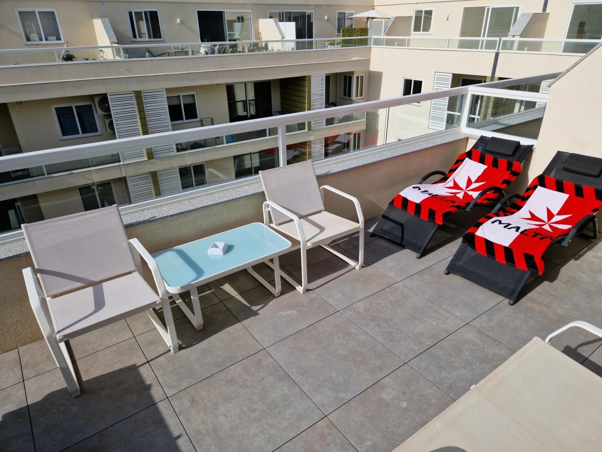 Апартаменты Sea View New Penthouse Terrace & Garage Parking Сент-Полс-Бей Экстерьер фото